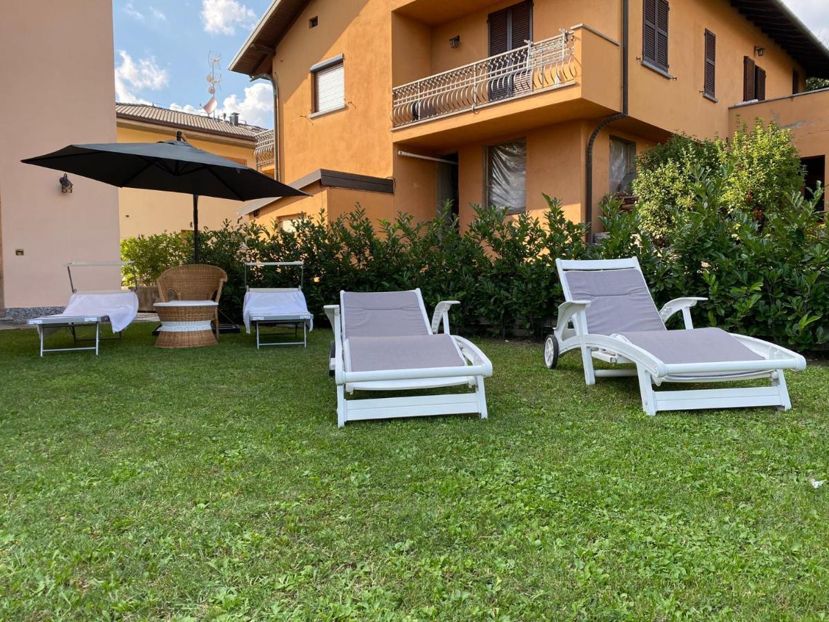 Villa Vittoria Erba Bagian luar foto