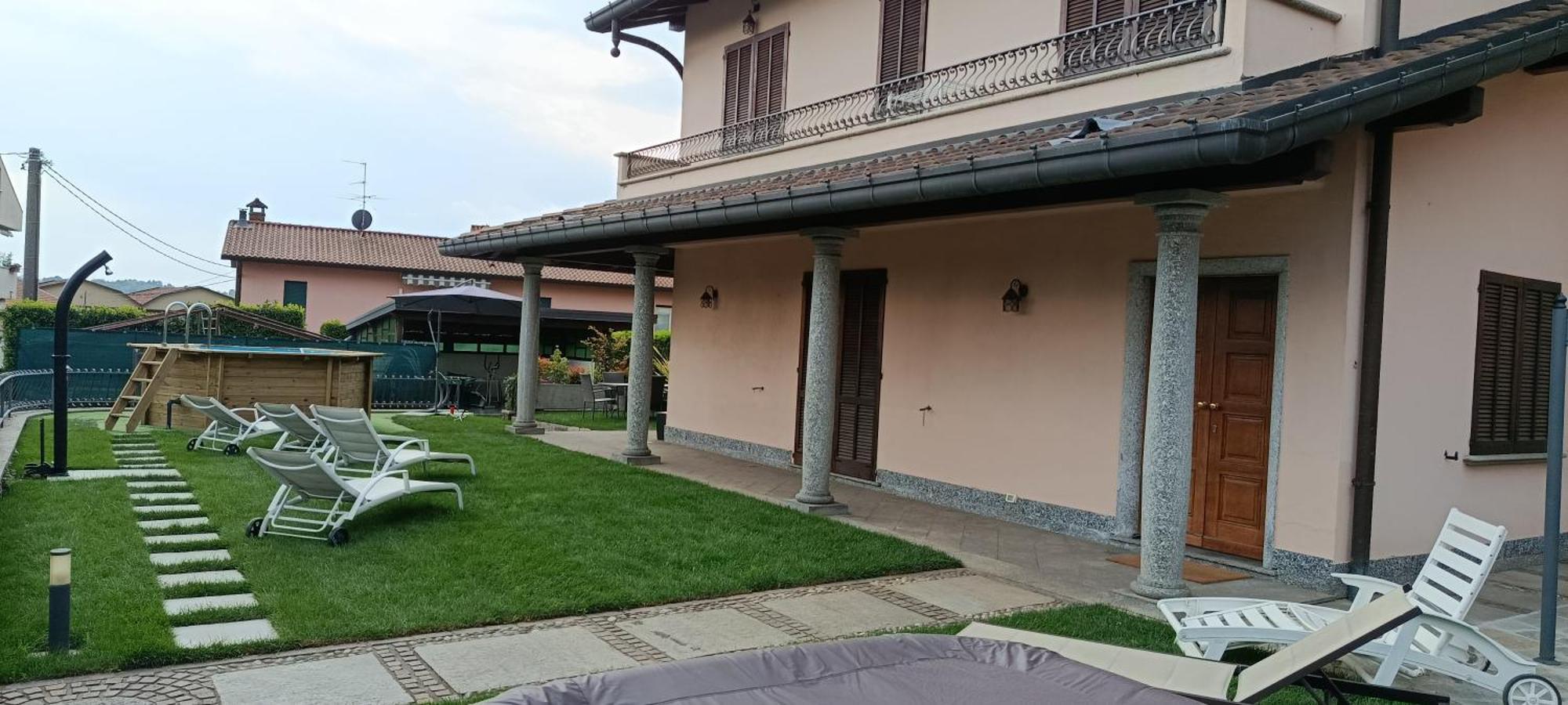 Villa Vittoria Erba Bagian luar foto