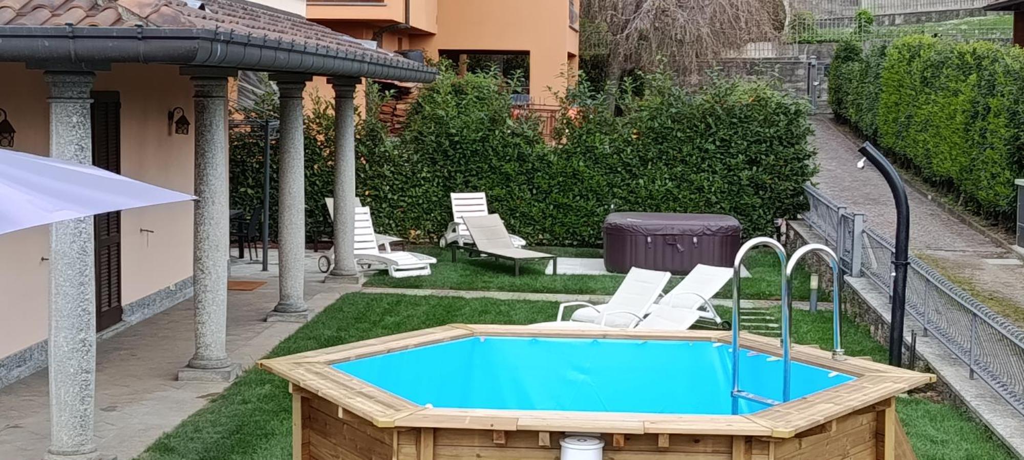 Villa Vittoria Erba Bagian luar foto