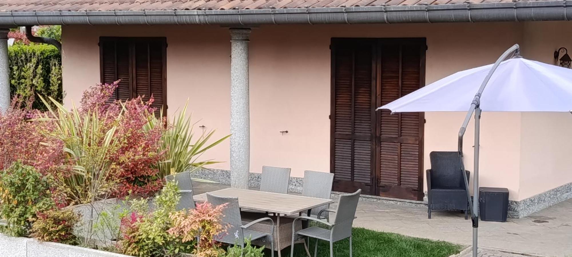 Villa Vittoria Erba Bagian luar foto